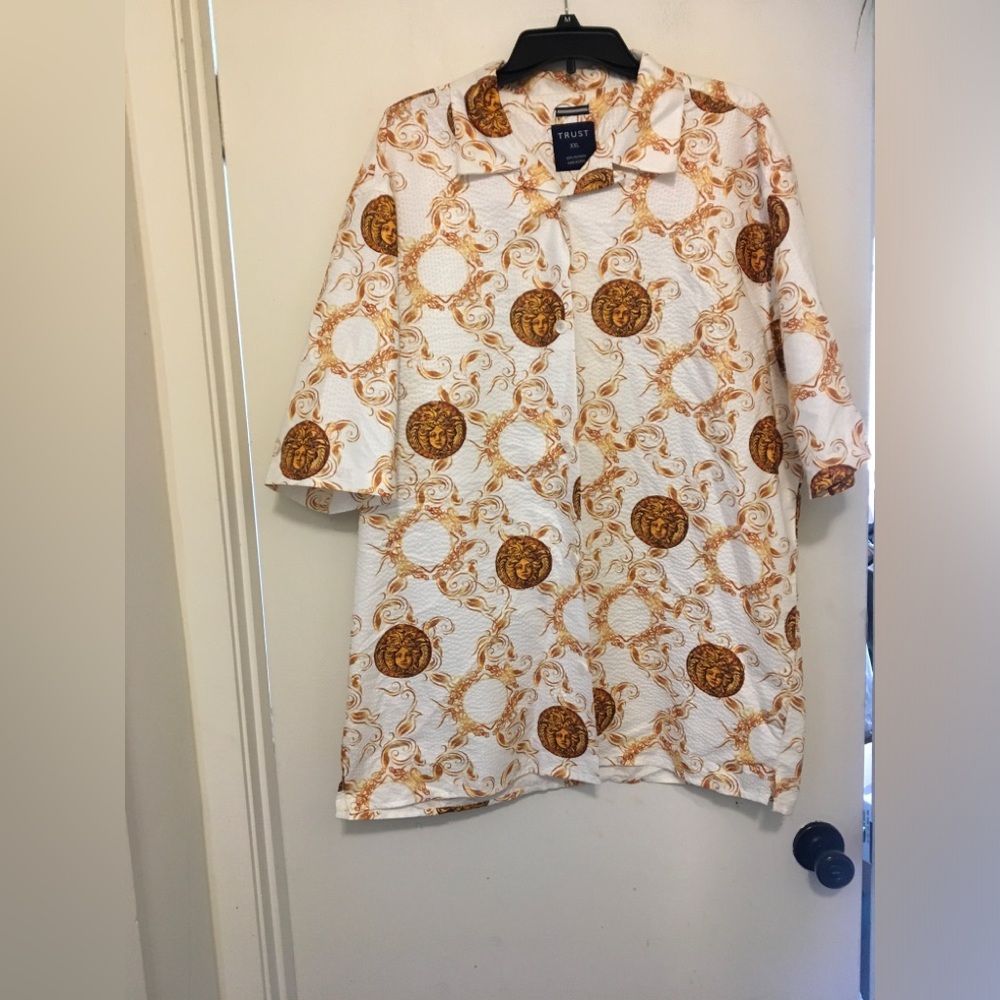 White and Gold Patterned Men’s Two Piece Shorts Outfit